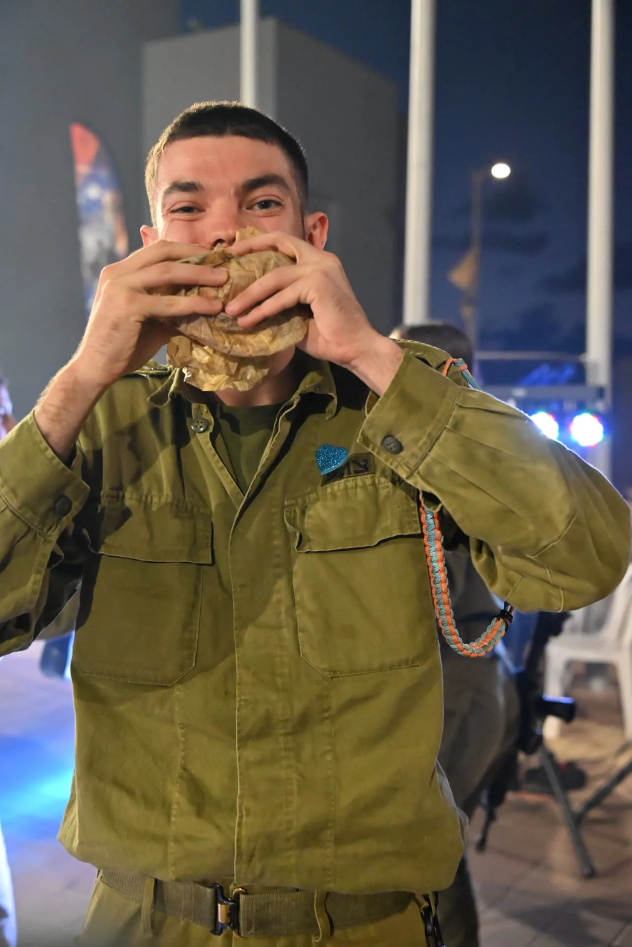 A soldier enjoying a sandwich at the appreciation evening