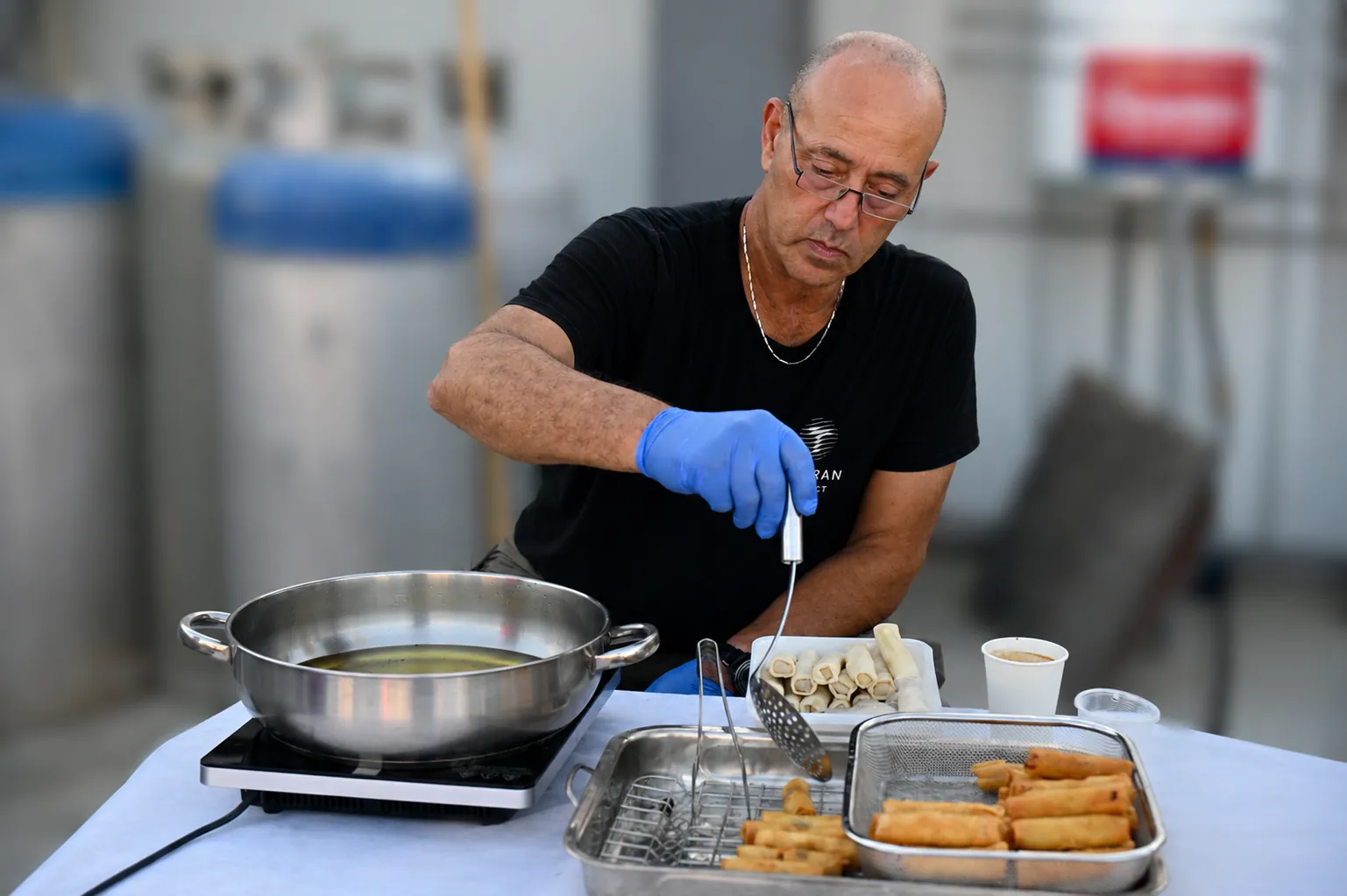 Volunteer frying fresh spring rolls during the Arbel battalion evening