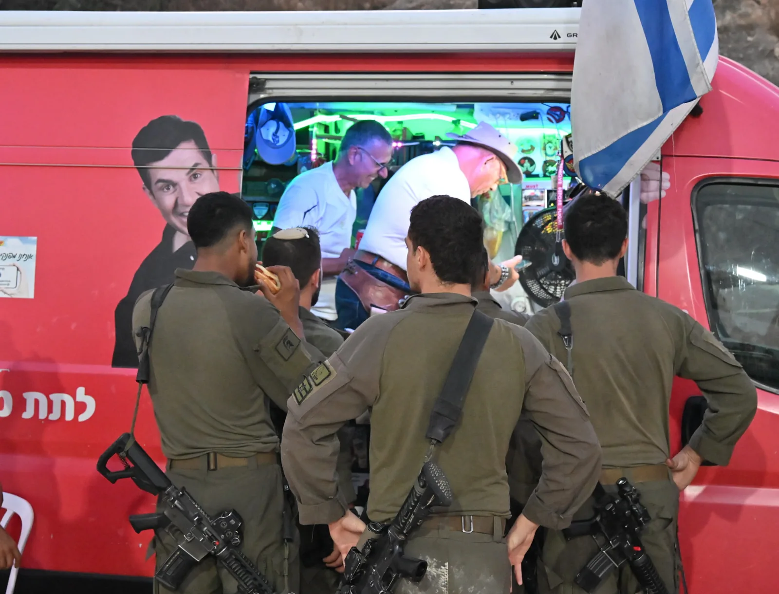 Soldiers at the refreshment truck