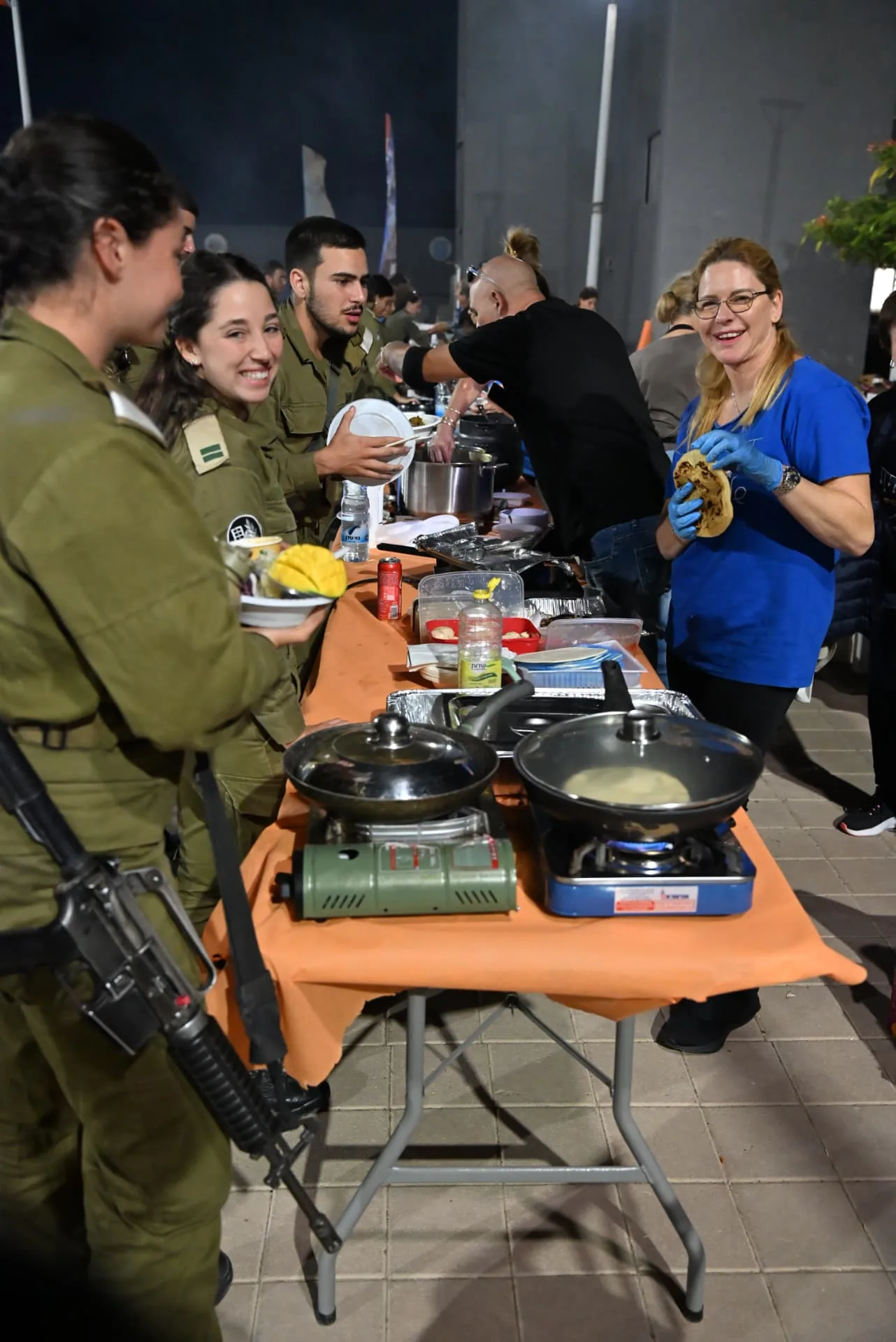 Volunteers serving refreshments to soldiers