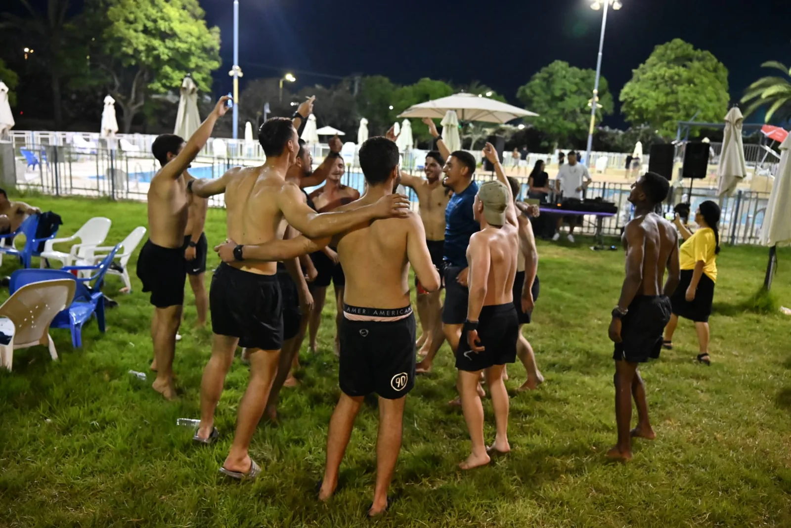 Soldiers celebrating together on the lawn